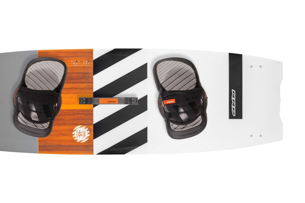 placebo kiteboard do slabeho vetru lightwind y25 windsurfing karlin predni strana